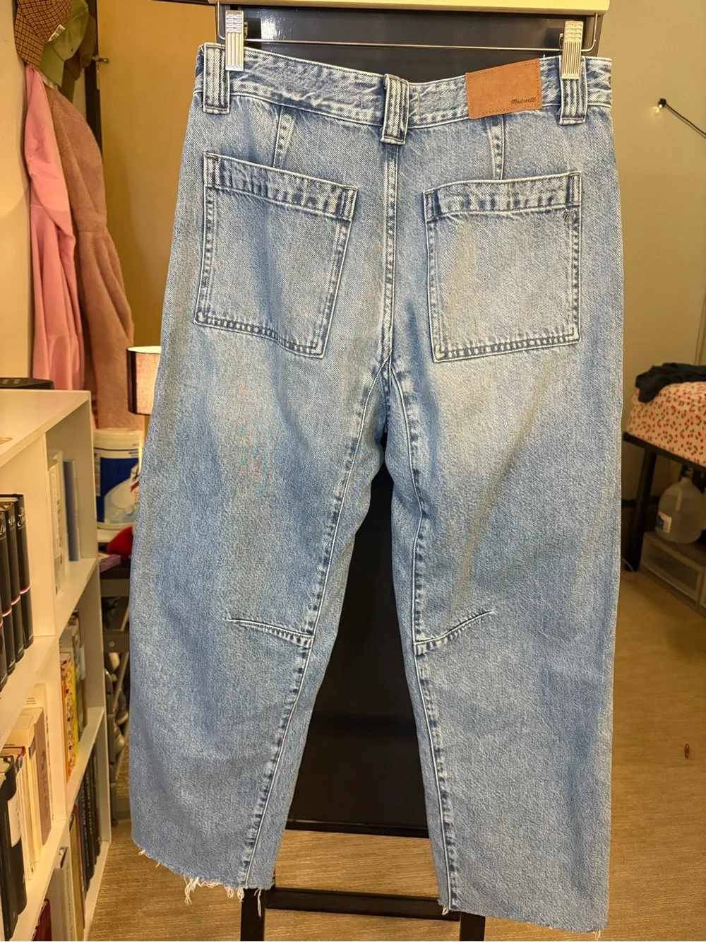 Madewell Darted Barrel Leg Jean with Patch Pockets - Picture 2 of 9